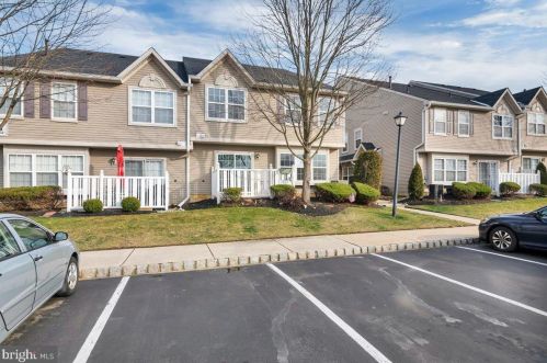 2002 Gramercy Way, Mount Laurel NJ  08054-6731 exterior