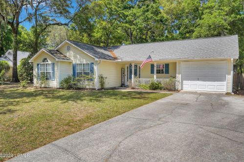 8 Le Moyne Dr, Beaufort, SC 29907-1329