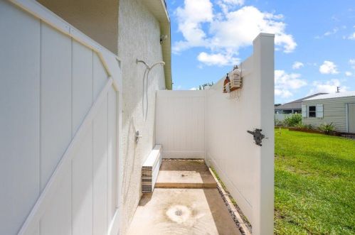 107 Hawthorne Cir, Fort Pierce FL 34953-3524 exterior