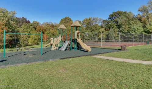 168 La Quinta Ct, Holmdel Village NJ  07733-2536 exterior