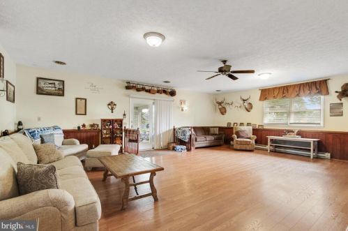 125 Dixie Dr, Red Lion PA  17356-1110 exterior