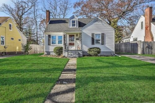 33 Lakeview Ave, Poughkeepsie, NY 12601-1428