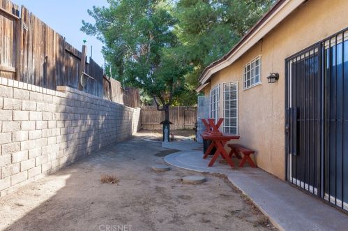 45214 Pickford Ave, Lancaster CA  93534-1382 exterior