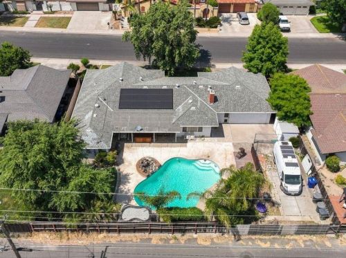 504 Greenwich Ln, Modesto CA  95350-1506 exterior