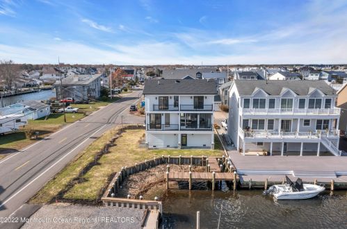 1217 Niihau Dr, Lacey NJ  08731-4702 exterior