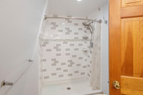 12 Happy Ave, Derry NH  03038-5419 exterior