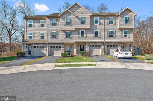 49 Crooked Dr, West Enola, PA 17025-1522