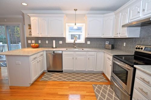 140 Ridgeland Dr, Waterbury, CT 06708-1564