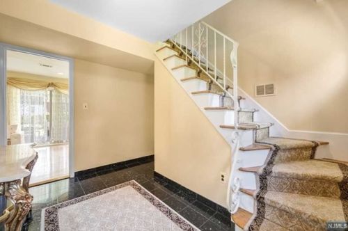 335 Charles St, N Milford NJ  07646-1801 exterior