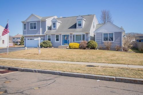 39 Yale Dr, Manchester, CT 06042-8503