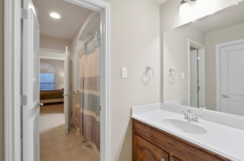 2209 Roadrunner Dr, Lewisville TX  75022-7885 exterior