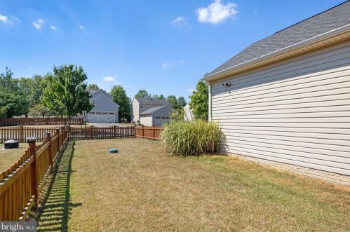 11 Broad Way, Lovettsville VA  20180-8608 exterior