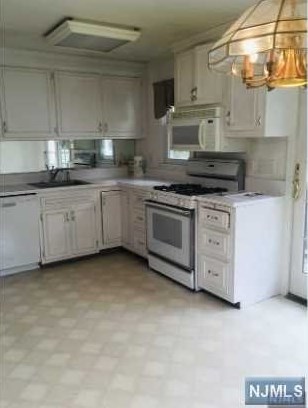 671 Delaware Ave, Ridgewood NJ  07450-5501 exterior