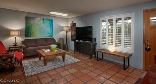 9200 Shonto Ln, Tucson, AZ 85749-9628