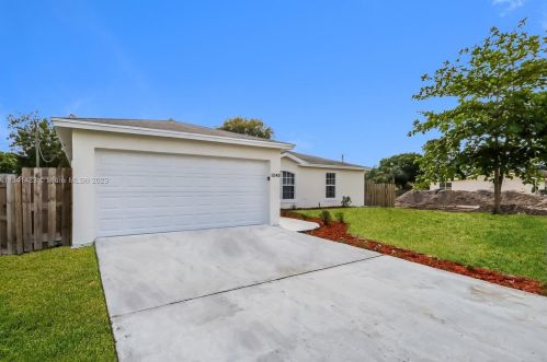 1243 Empire St, Fort Pierce FL  34983-2435 exterior