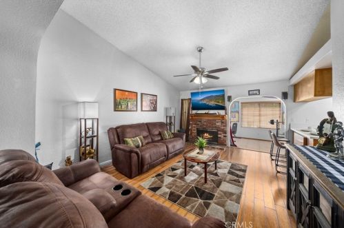 45311 Thornwood Ave, Lancaster CA  93534-1356 exterior