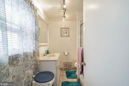 24 New St, West Deptford NJ  08093-1162 exterior