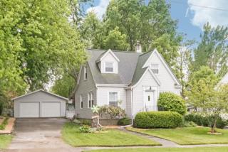 323 5th St, Twin View Heights, IA 52333-9762