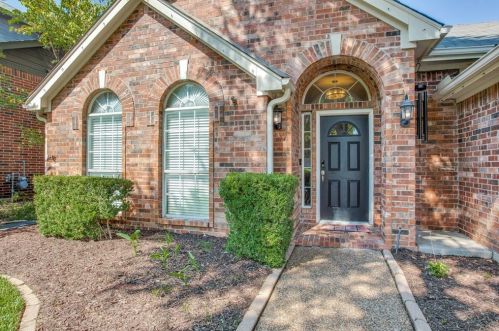 1506 Shadow Crest Dr, Denton, TX 76210-1913