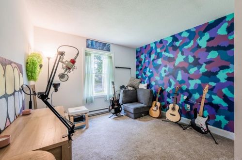 64 Laurelwood Rd, Groton CT  06340-4206 exterior