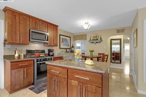 1220 Hillcrest Ave, Livermore CA  94550-4923 exterior