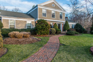 380 Garden Ct, Southold, NY 11971-1256