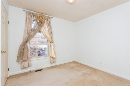 65 Greenvale Cir, White Plains NY  10607-1601 exterior