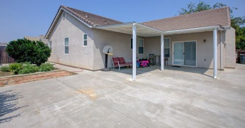 1429 Emerald Dr, Livingston CA  95334-9490 exterior