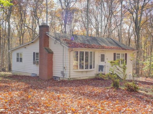 159 Whalehead Rd, Gales Ferry, CT 06335-1329