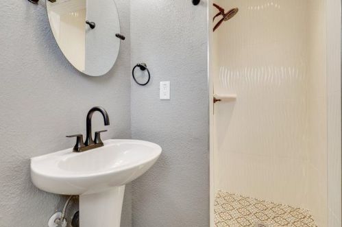 6577 Melrose Dr, North Highlands CA  95660-4378 exterior