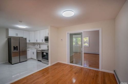 555 Croydon Rd, Floral Park, NY 11003-2811