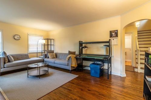 6938 Penn St, Pittsburgh, PA 15208-2425