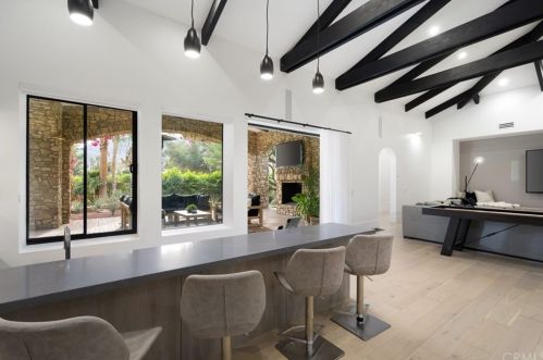 12 Clancy Ln, Rancho Mirage CA  92270-4501 exterior