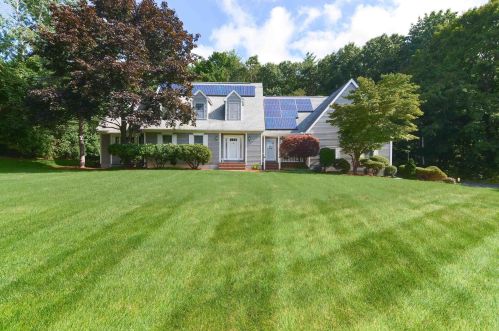 5 Bedros St, Windham, NH 03087-1653