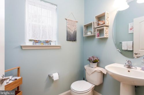 56 Green View Dr, Pottstown PA  19464-7501 exterior