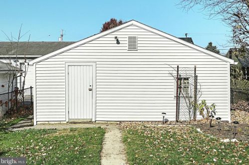 113 Maple Ave, Hanover PA 17331-4625 exterior