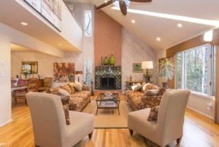 40 Trail Rd, South Hampton, NY 11968-1612