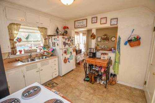 1952 Beulah Ave, East Troy, WI 53120-1200