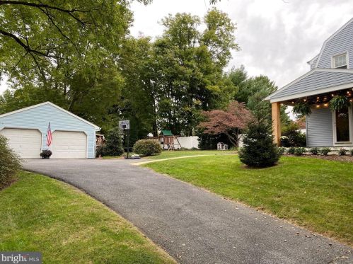 417 Lampeter Rd, Lancaster, PA 17602-4007