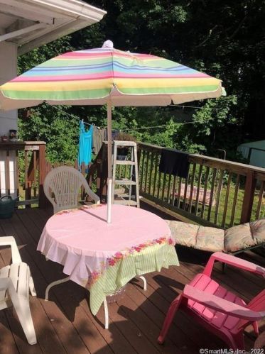 18 Simsbury St, Waterbury CT  06704-2719 exterior