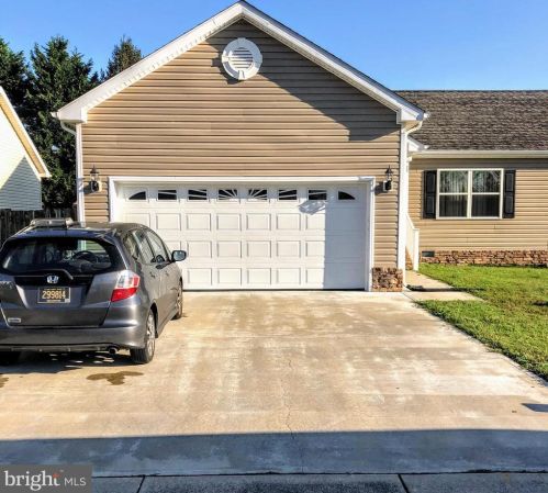 25 Robinson Cir, Seaford, DE 19973-1536