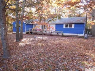 319 Oak Ave, Northampton, NY 11901-4345