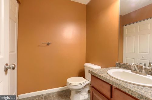 512 Woodthrush Ct, Harrisburg PA  17110-4024 exterior