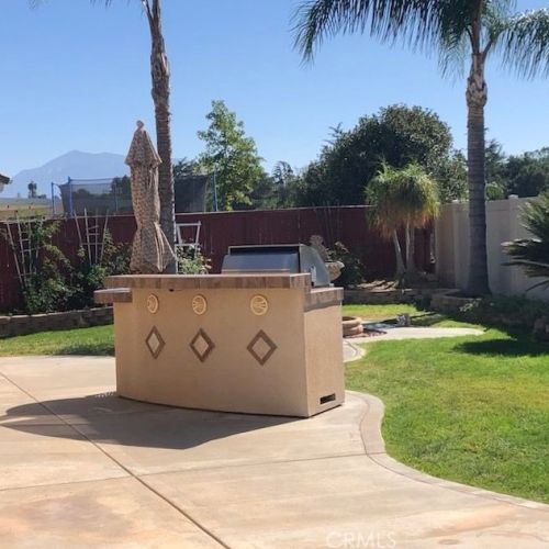 705 Greenwood St, Beaumont CA  92223-7119 exterior