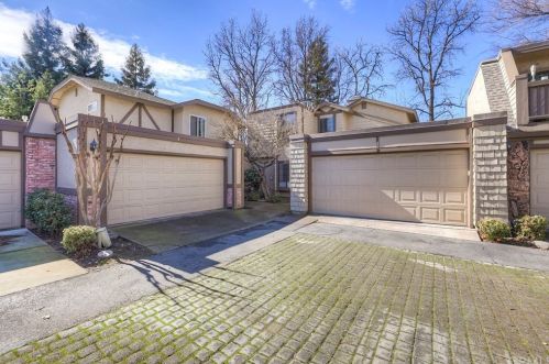 2 Cheshire Ct, Chico, CA 95926-1074