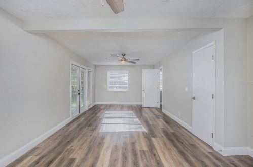 2406 Sunset Ln, Lutz FL  33549-8209 exterior