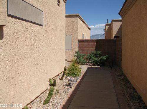 302 Royal Bell Dr, Green Valley, AZ 85614-5917