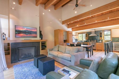 3066 Silver Strike, Truckee CA  96161-4208 exterior