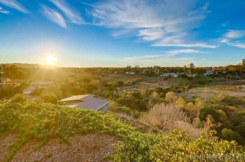 7060 Dennison St, San Diego CA 92122-2431 exterior