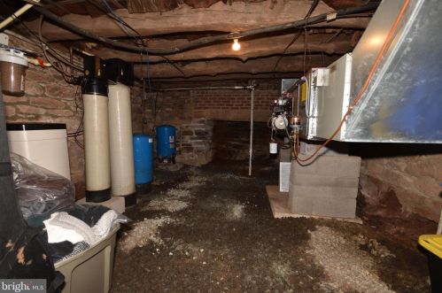 6745 Fayette St, Haymarket VA  20169-2916 exterior